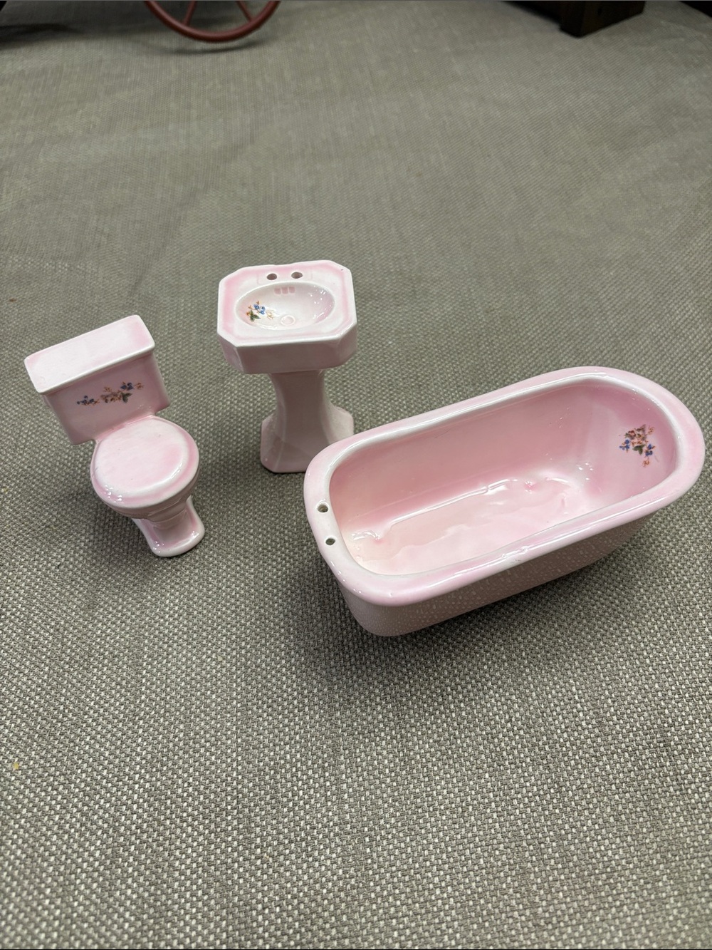 Vintage Miniature Porcelain pink Dollhouse
Bathroom set